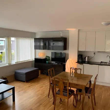 Apartment Moderne Leilighet I Barnevennlig Omrade Sentralt *